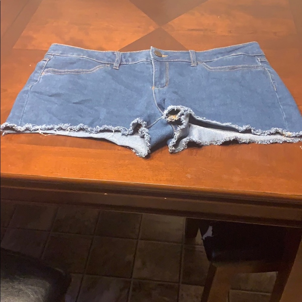 No boundaries shorts